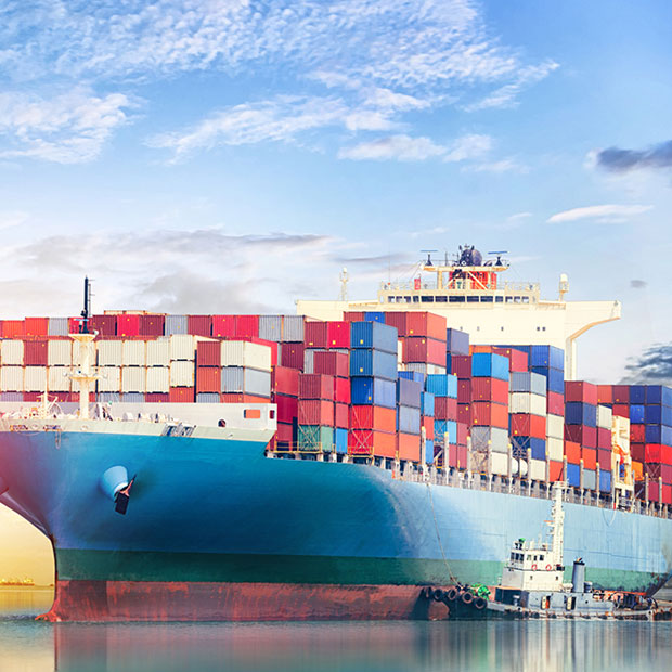 Welke factoren beïnvloeden de tijd die nodig is voor internationale oceaanverzending?