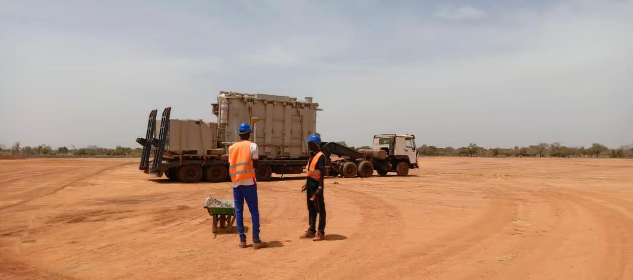Volledige cyclus transport van Burkina Faso Power Grid Project van Tema door SPEED INT'L