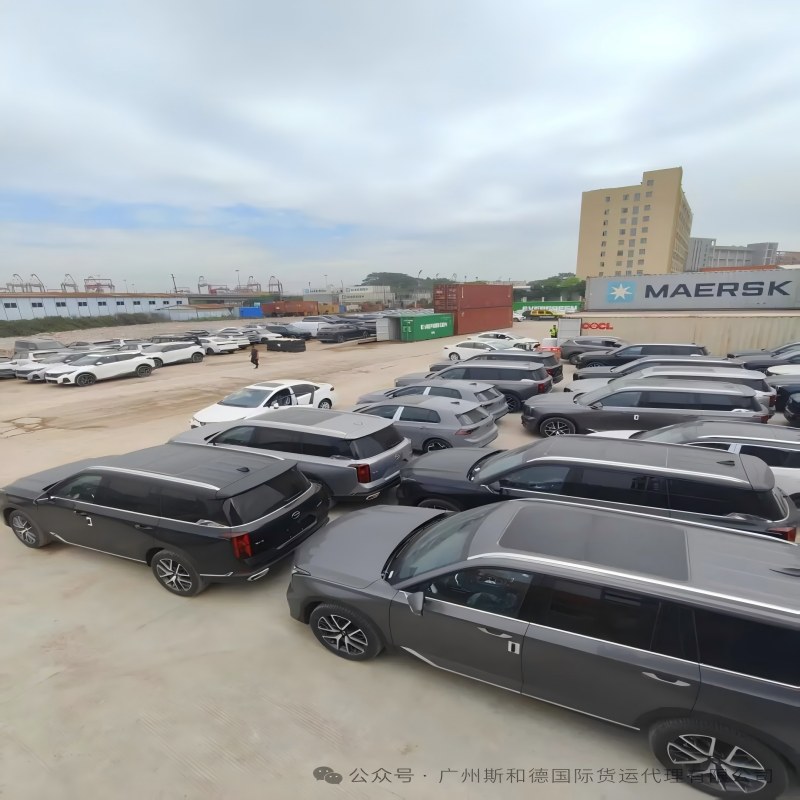 Auto-exportlogistiek: 4 auto's per container bespaart 30% vracht